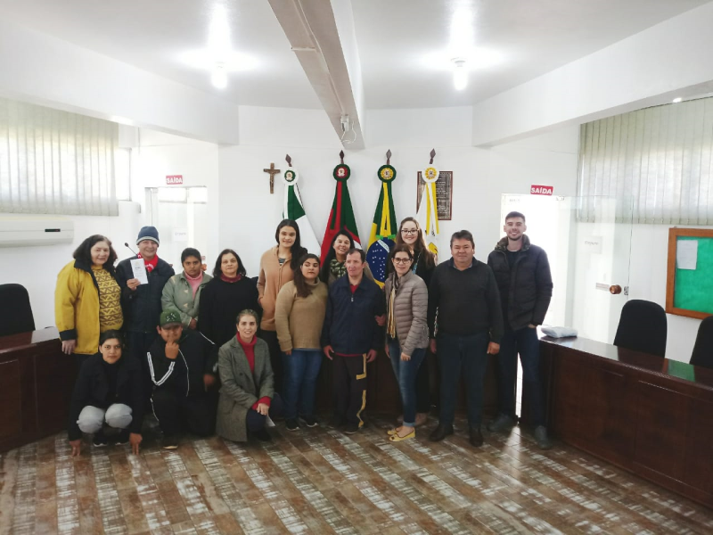 Câmara recebe a visita dos alunos e professores da APAE Bossoroca
